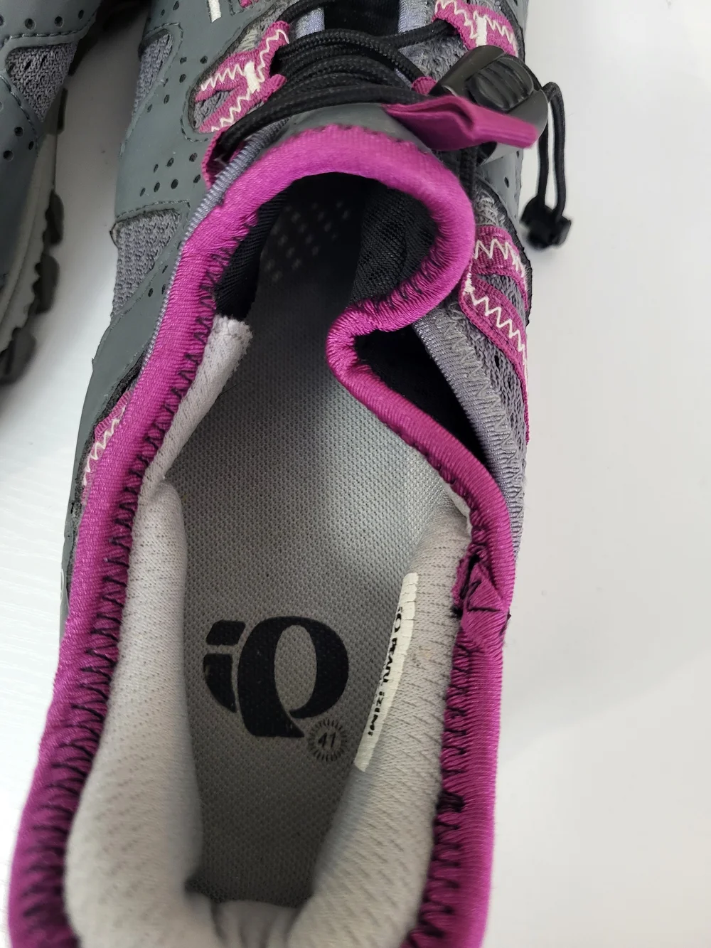 Pearl Izumi Gray and Pink Women's Trail Shoes Size 9
